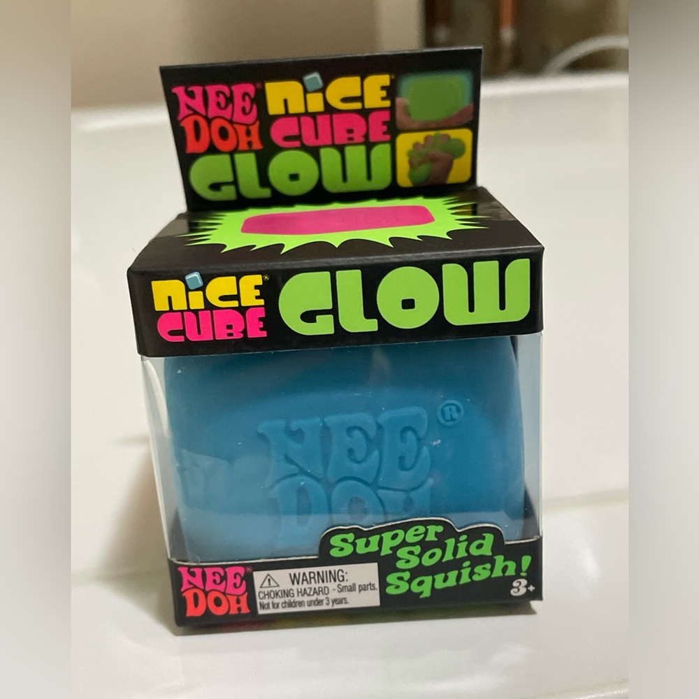 NeeDoh Nice Cube Glow Super Solid Squish